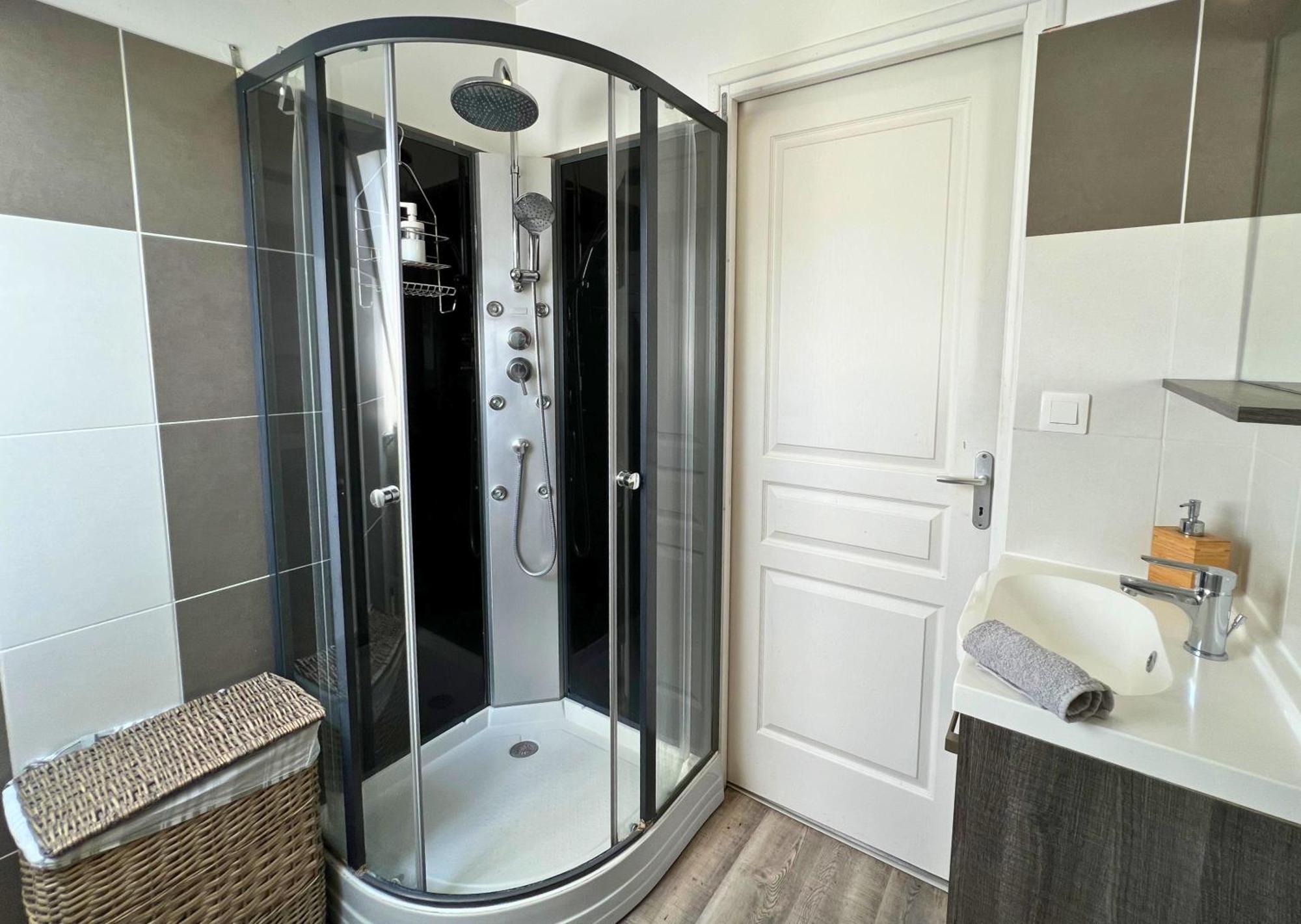 Appartement - Parking Prive Gratuit, Proche Centre-Ville Et Gare De Saint-Omer Сент-Омер Экстерьер фото