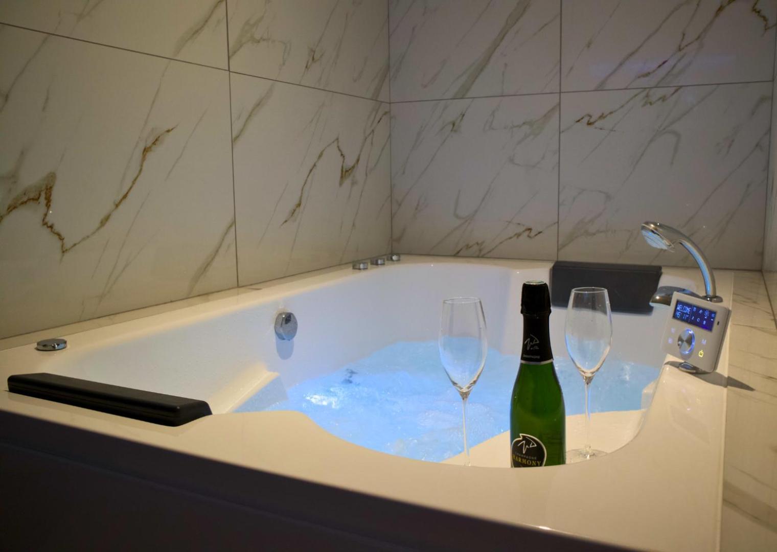 Appartement - Parking Prive Gratuit, Proche Centre-Ville Et Gare De Saint-Omer Сент-Омер Экстерьер фото